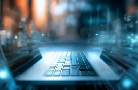 Laptop med digital visualisering av dataströmmar och cybersäkerhet, fokus på AI, IT-säkerhet och modern teknik