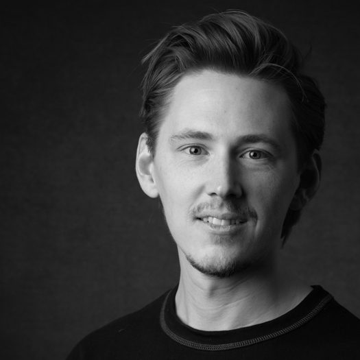 Porträttbild i liggande format på Joacim Kickén från INVID