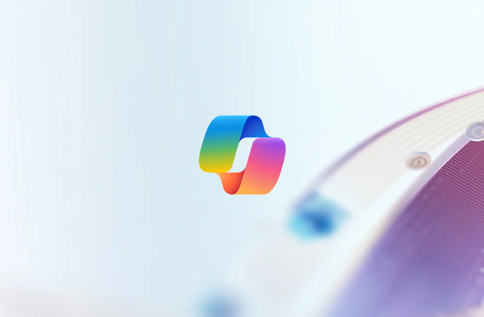 Microsoft Copilot-logotyp mot ljus bakgrund med färgtonade grafiska element som symboliserar AI, automatisering och intelligenta agenter