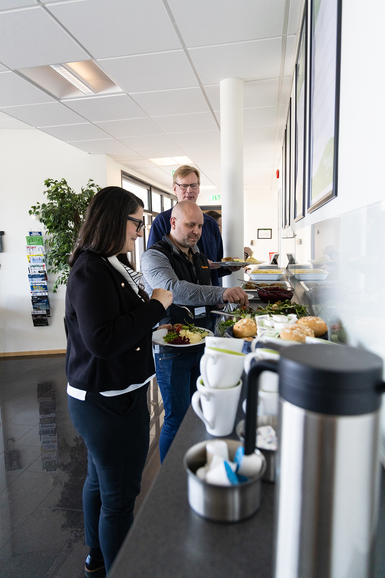 Deltagare tar lunch - NIS 2 i Jönköping - INVID Gruppen