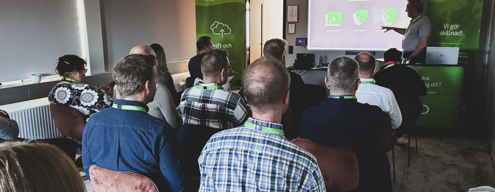 Deltagare lyssnar på presentation om IT-säkerhet och digitala lösningar under seminarium arrangerat av INVID