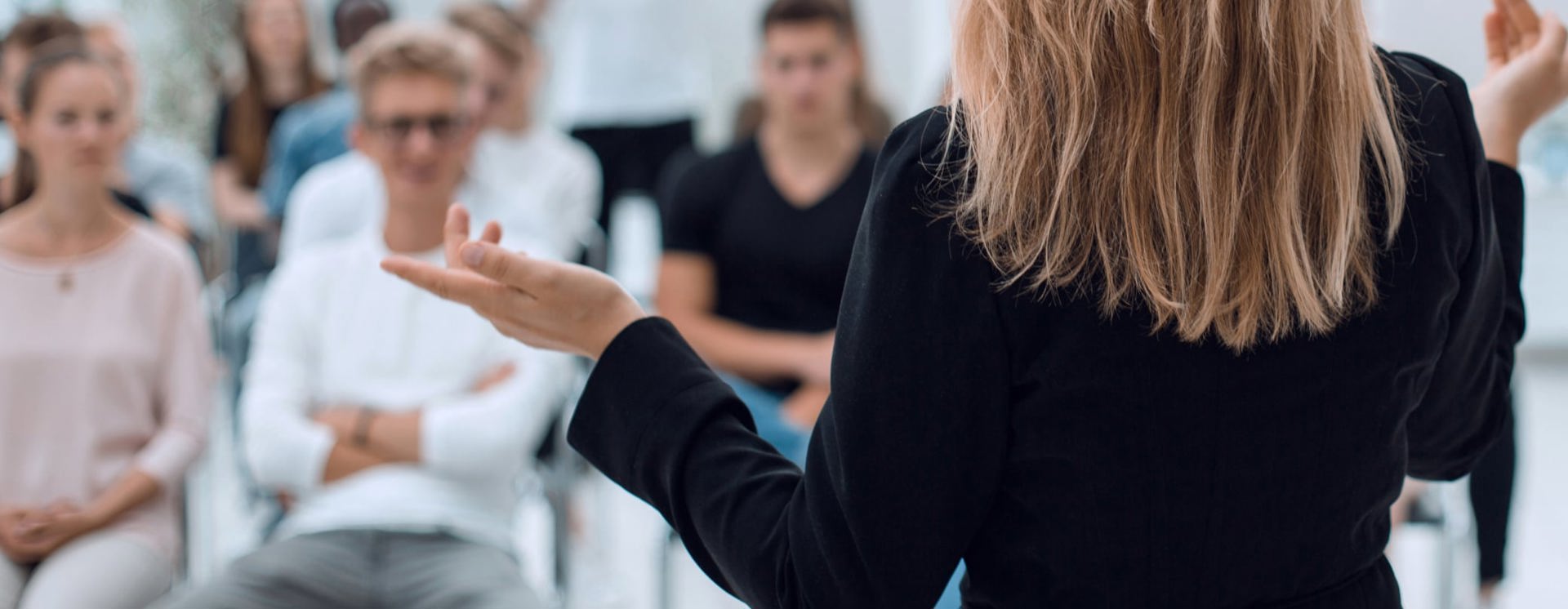 Workshop om Microsoft Copilot med deltagare samlade för utbildning, kunskapsutbyte och AI-driven produktivitetsutveckling
