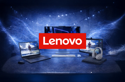 Lenovo-logotyp framför Lenovo-enheter med bärbar dator, stationär dator, surfplatta och tillbehör i modern digital arbetsmiljö