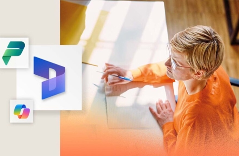 Bild med Microsoft Power Platform‑logotyper till vänster och en person som sitter vid ett bord och skissar på papper till höger, i ett varmt upplyst arbetsrum